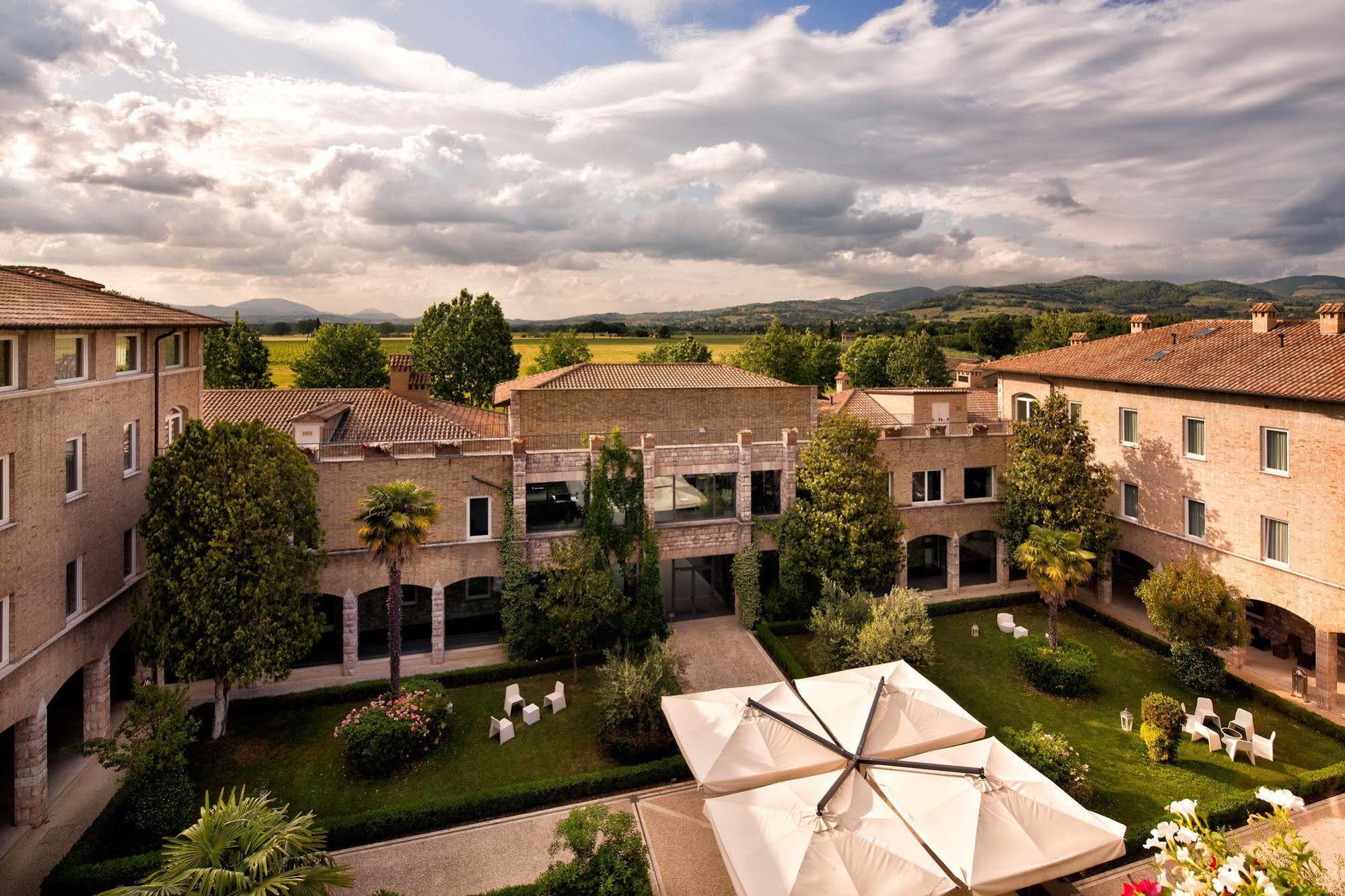 Th Assisi - Hotel Cenacolo Exteriör bild