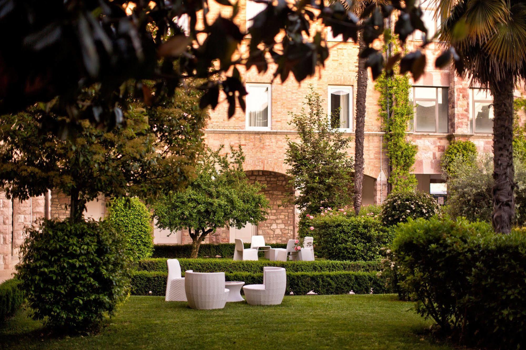 Th Assisi - Hotel Cenacolo Exteriör bild